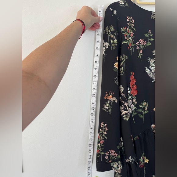 Zara Navy Floral Romper – Size M – Flowy, Chic & Comfy – Perfect Condition - Picture 15 of 16